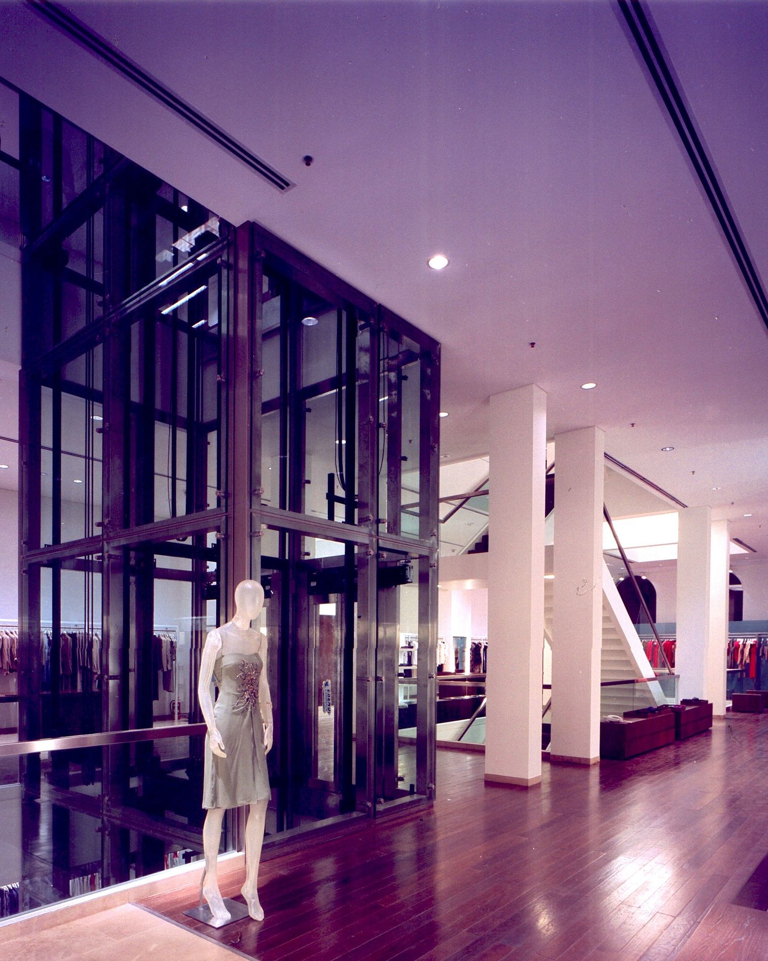 Flagship de Emporio Armani equipado por Donner.